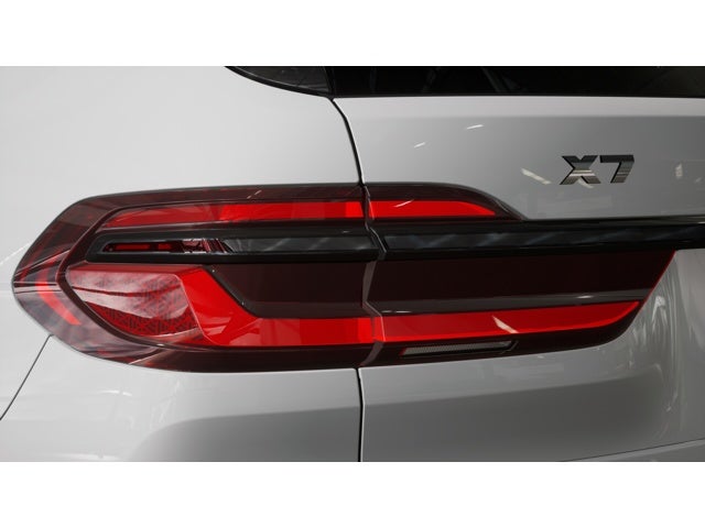 2027 BMW X7 M60i