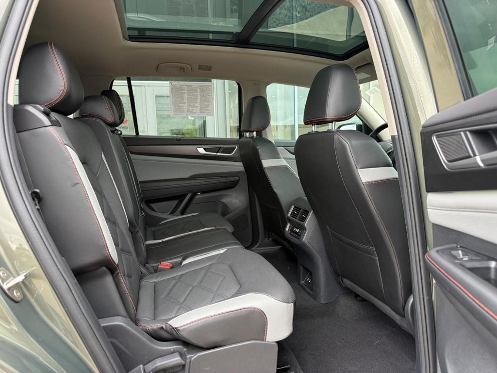 2024 Volkswagen Atlas 2.0T Peak Edition SEL