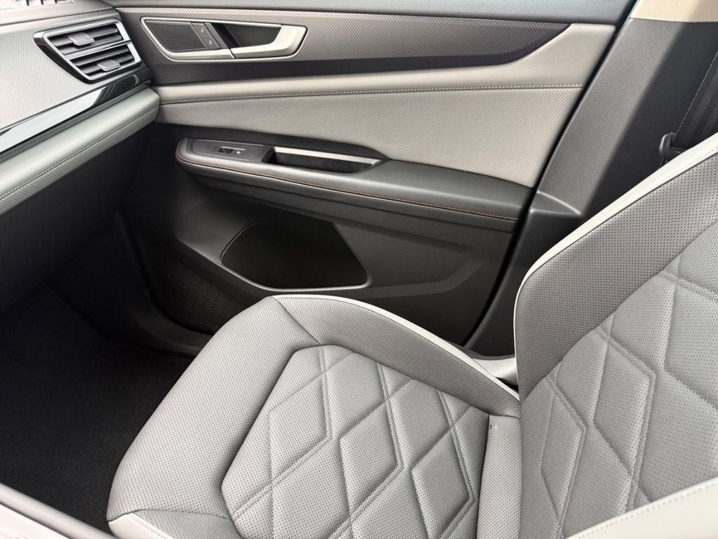 2024 Volkswagen Atlas 2.0T Peak Edition SEL