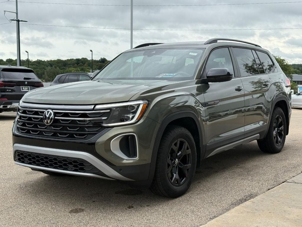 2024 Volkswagen Atlas 2.0T Peak Edition SEL