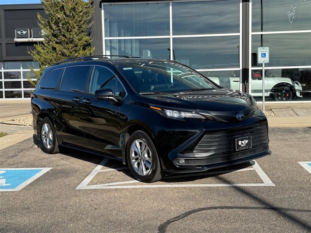 2022 Toyota Sienna Woodland Edition
