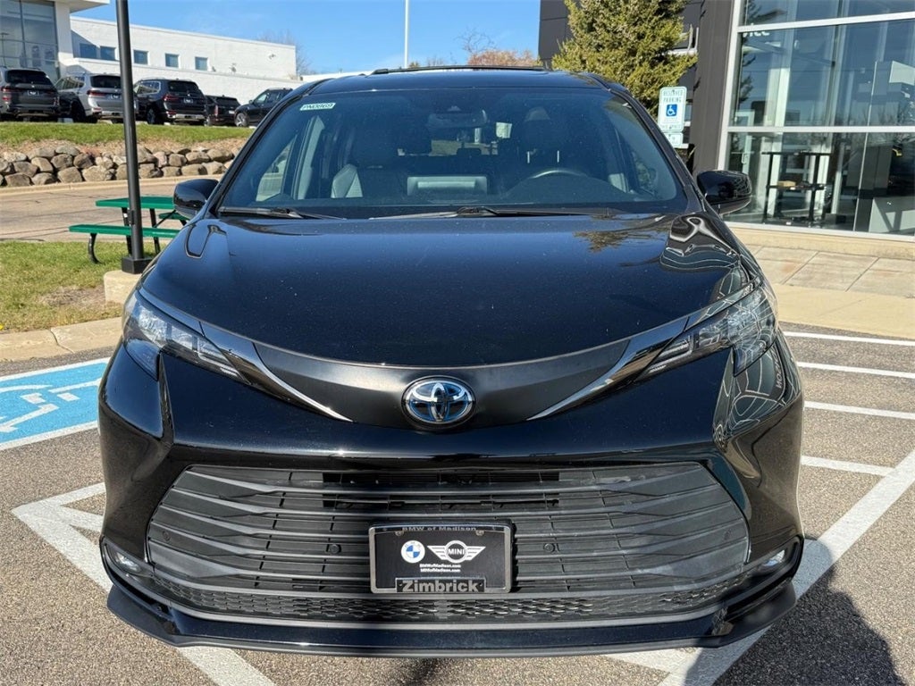 2022 Toyota Sienna Woodland Edition