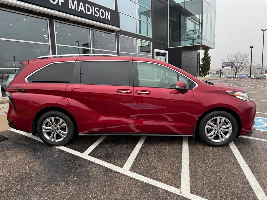 2023 Toyota Sienna Platinum 7 Passenger