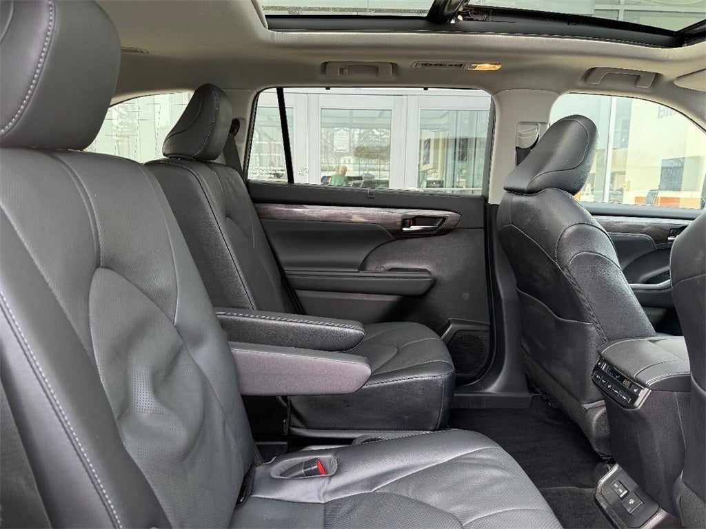 2022 Toyota Highlander Platinum