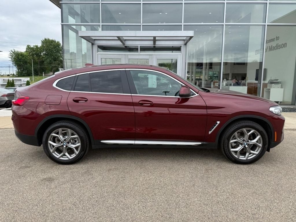 2025 BMW X4 xDrive30i