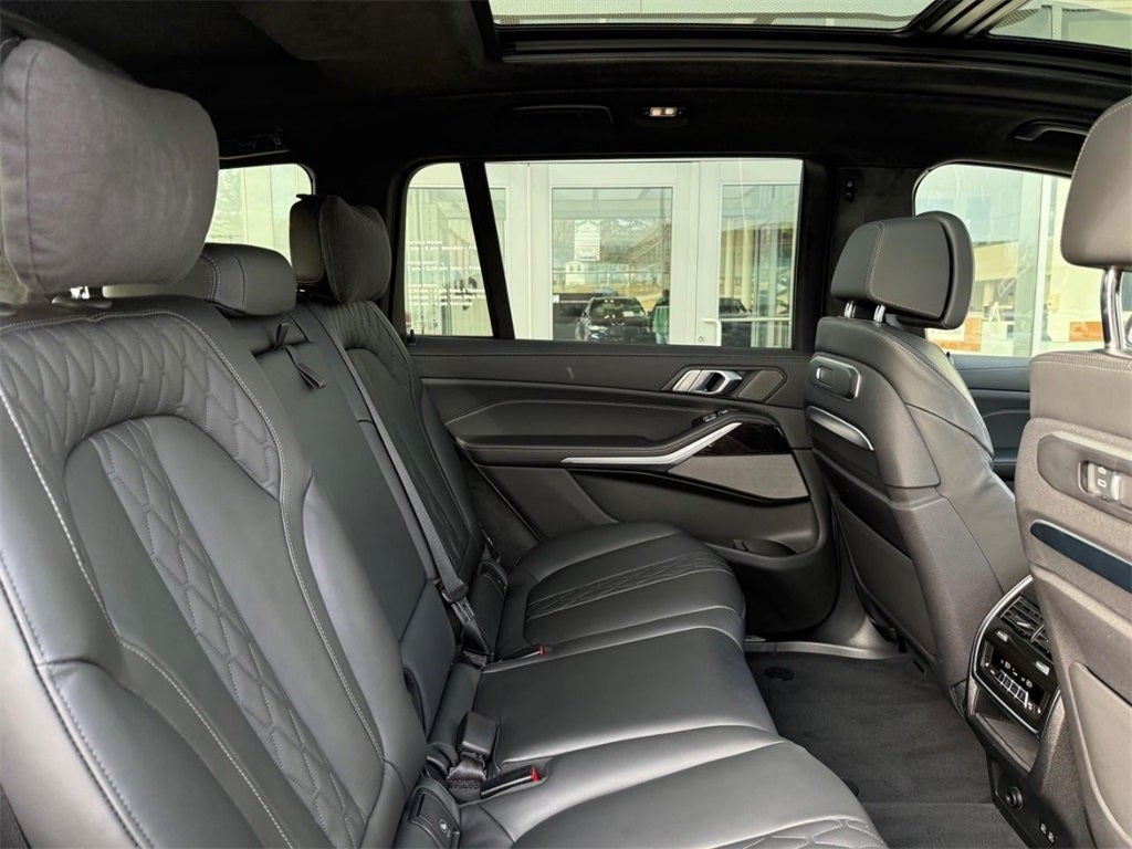 2025 BMW X7 M60i