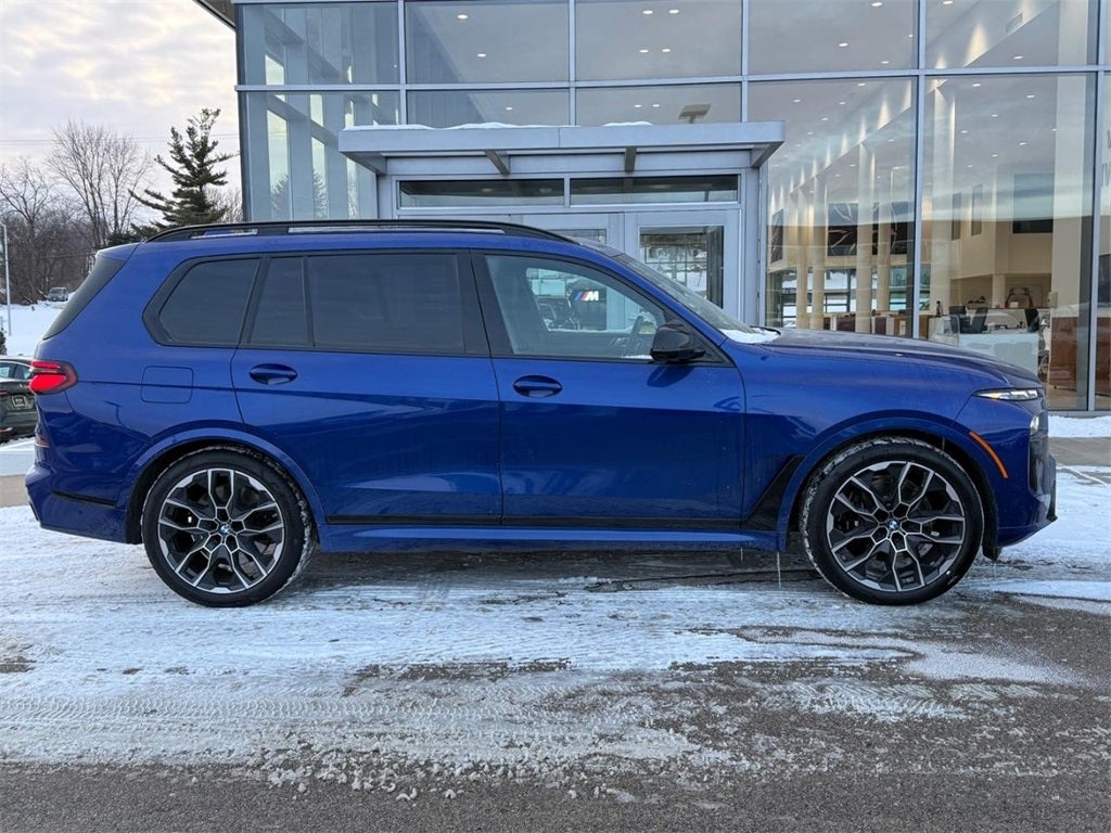 2025 BMW X7 M60i