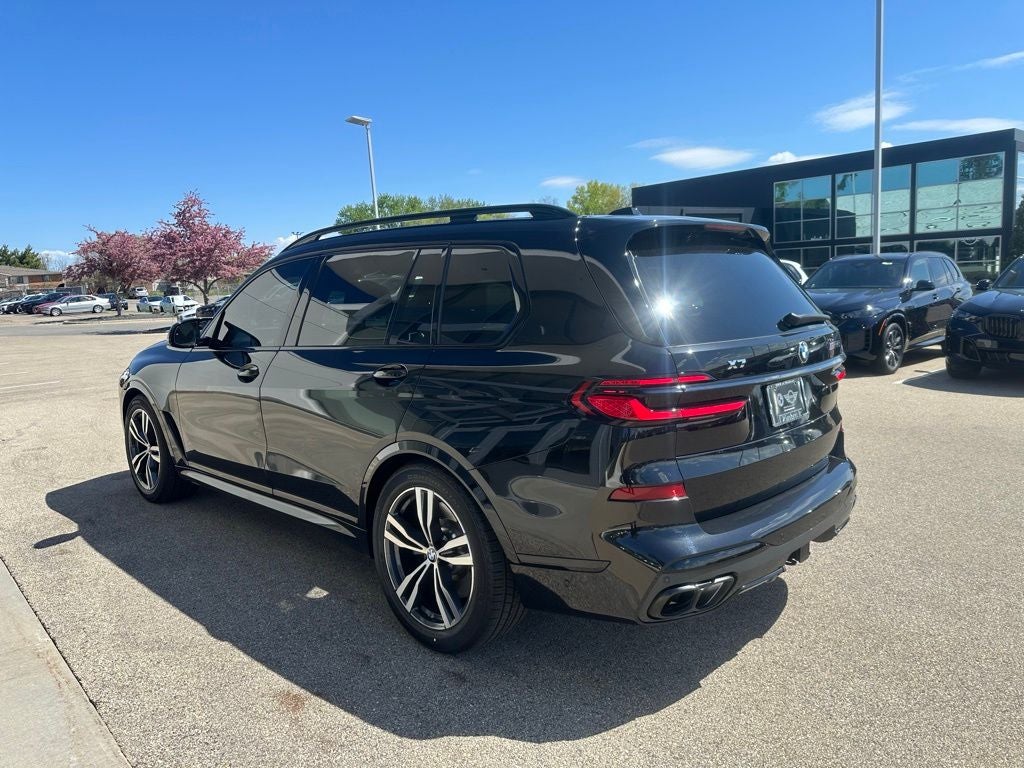 2025 BMW X7 M60i