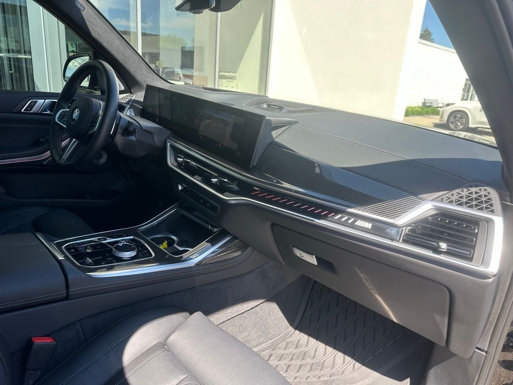 2025 BMW X7 M60i