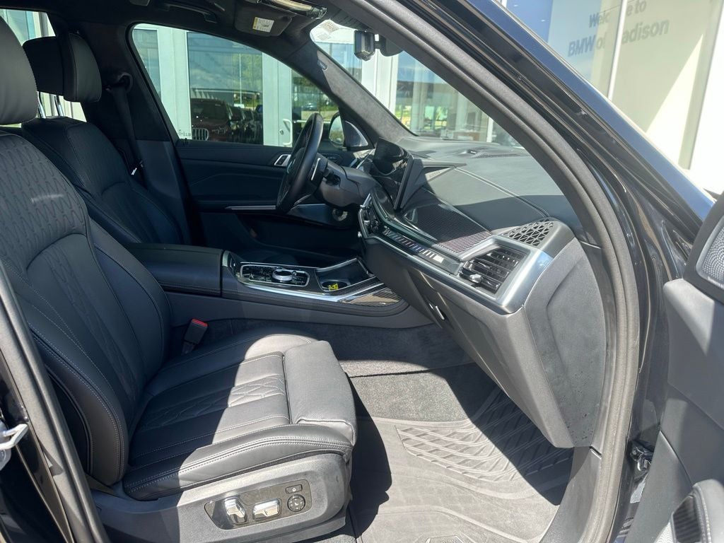2025 BMW X7 M60i