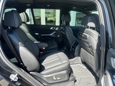 2025 BMW X7 M60i
