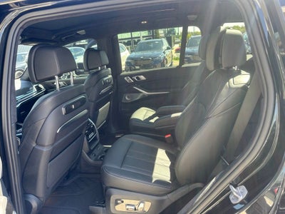 2025 BMW X7 M60i