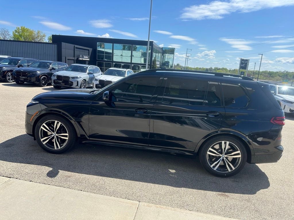 2025 BMW X7 M60i