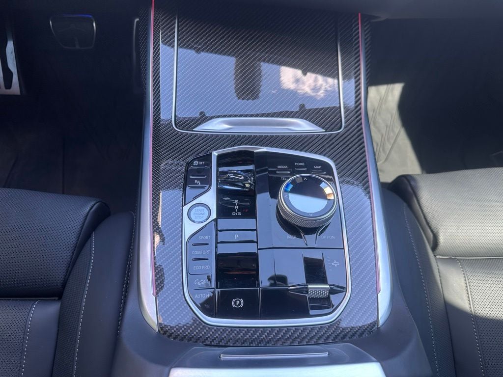 2025 BMW X7 M60i