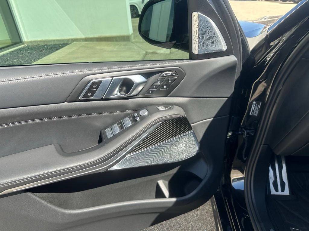 2025 BMW X7 M60i