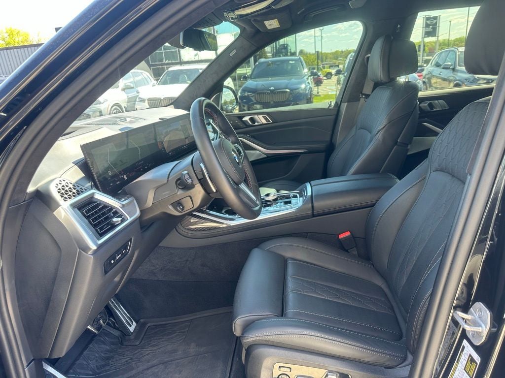 2025 BMW X7 M60i