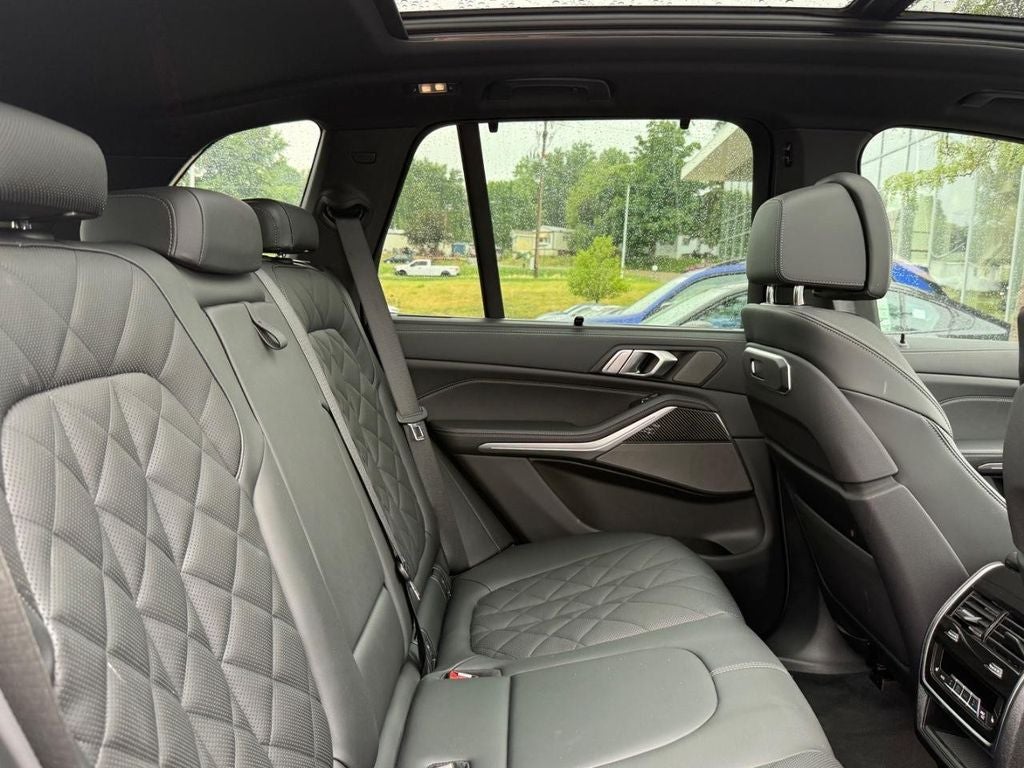 2025 BMW X5 M60i
