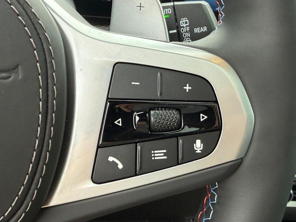2025 BMW X5 M60i
