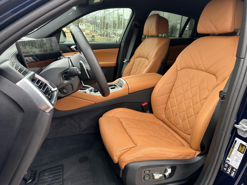 2025 BMW X6 M60i