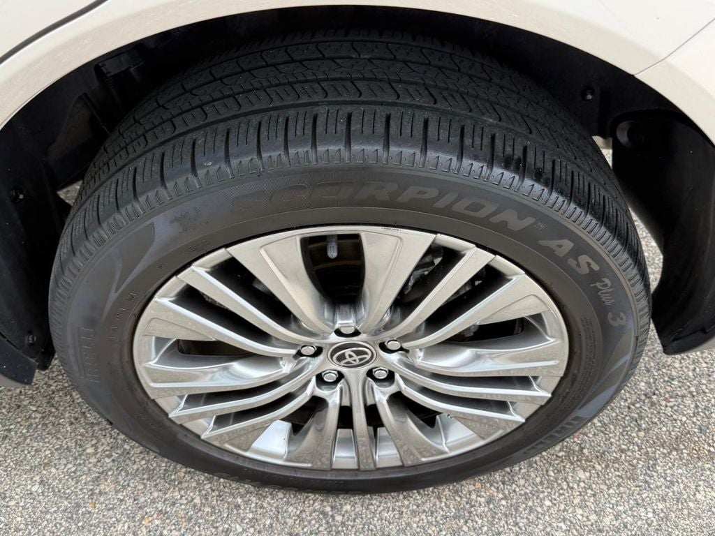 2023 Toyota Venza XLE