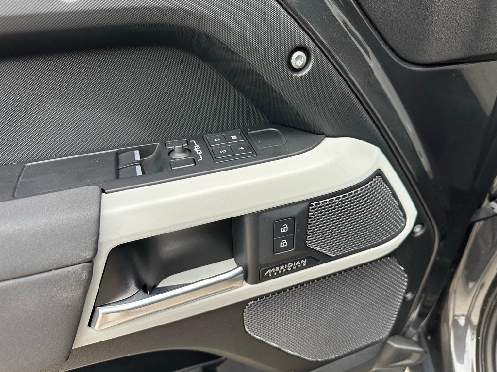 2023 Land Rover Defender 90 X-Dynamic SE