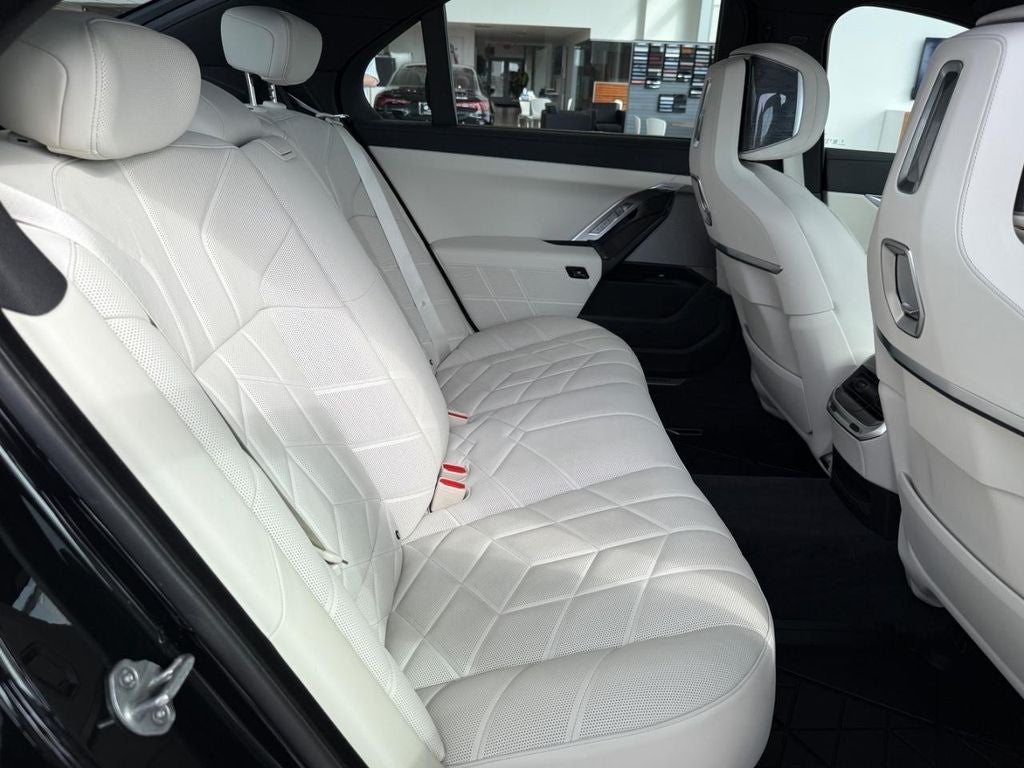 2025 BMW 7 Series 740i xDrive