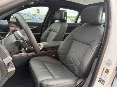 2025 BMW 7 Series 760i xDrive