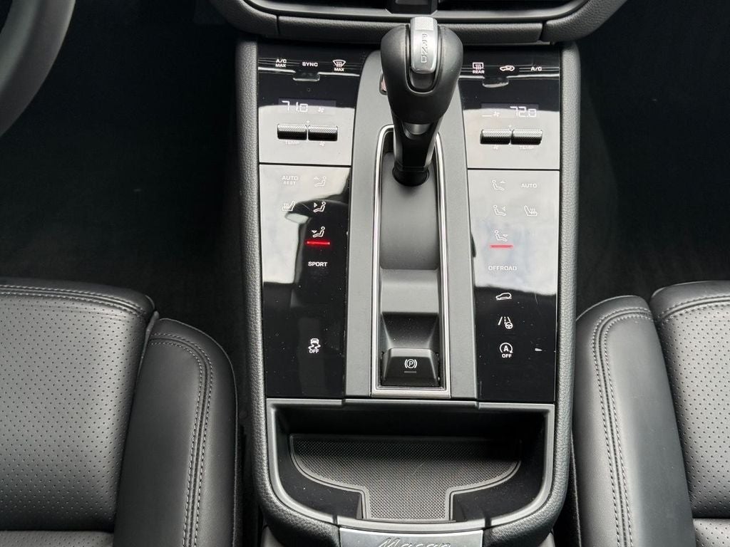 2025 Porsche Macan Base