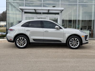 2025 Porsche Macan Base