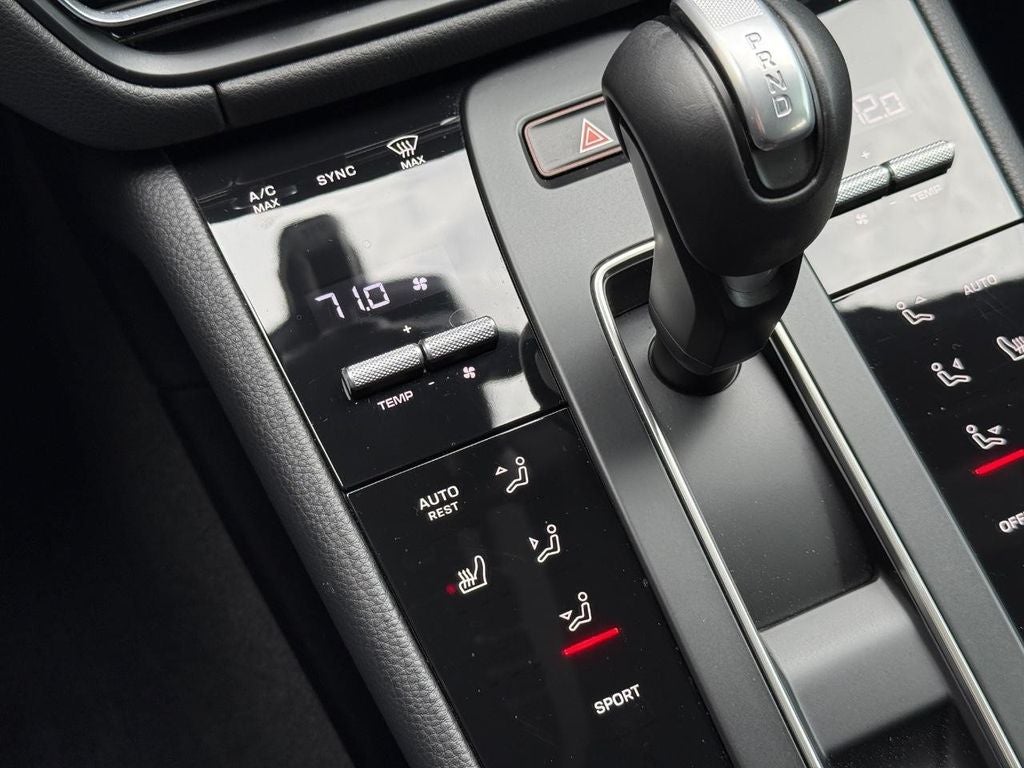 2025 Porsche Macan Base