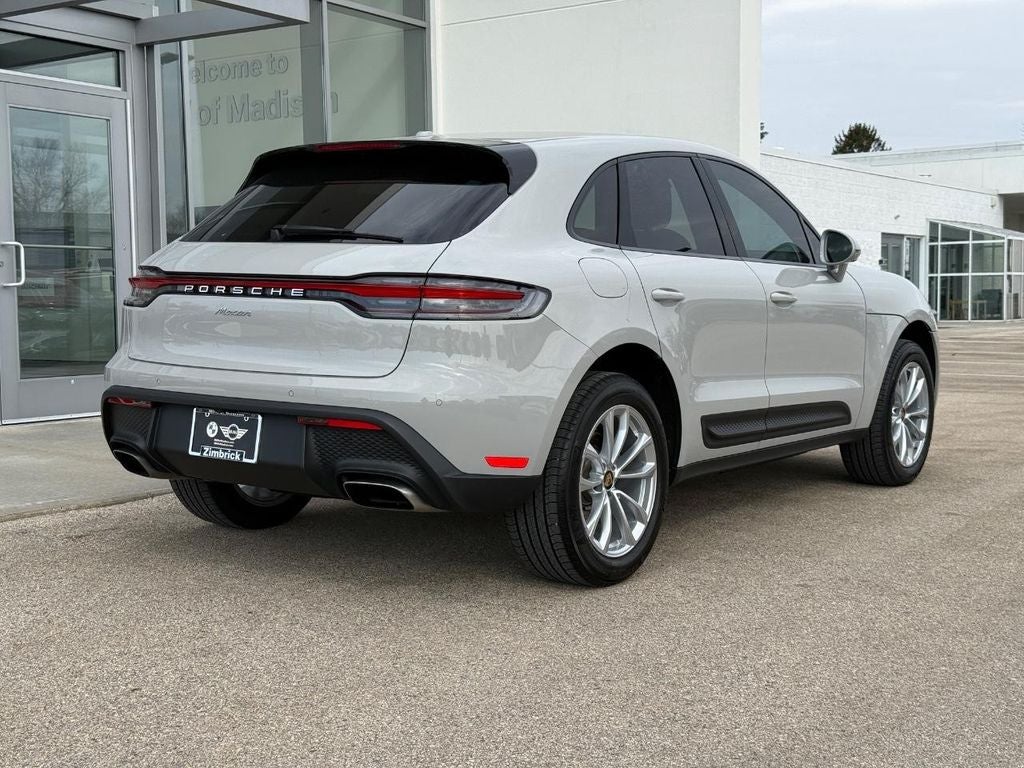 2025 Porsche Macan Base