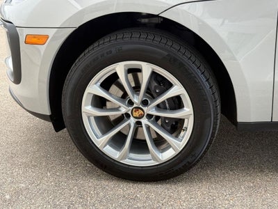 2025 Porsche Macan Base