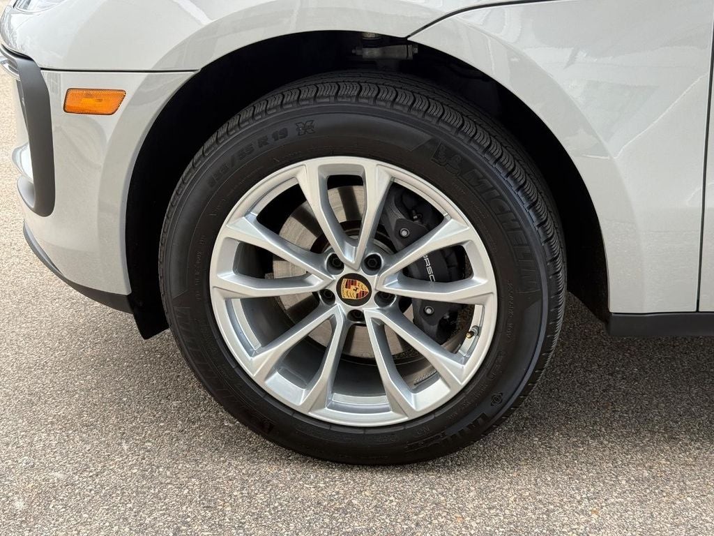 2025 Porsche Macan Base