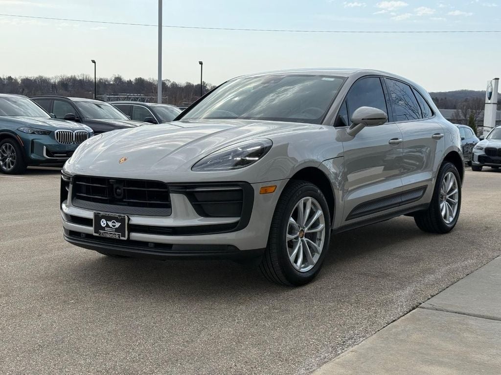 2025 Porsche Macan Base