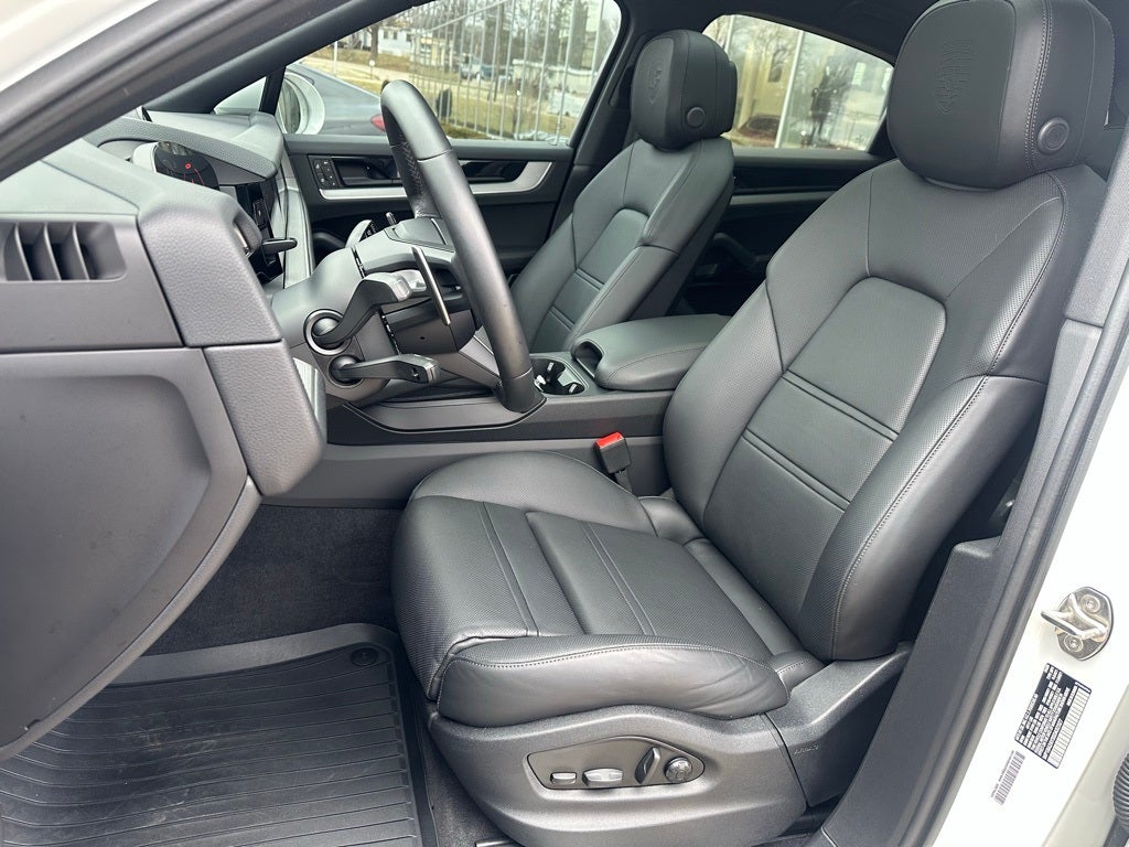 2025 Porsche Cayenne Coupe Base