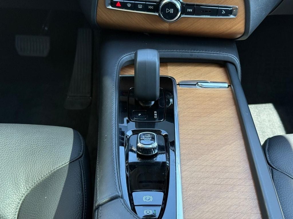 2024 Volvo XC90 B6 Plus Bright Theme