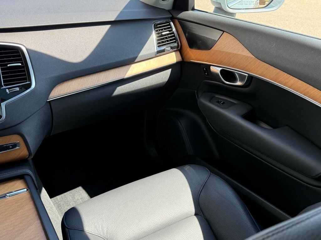 2024 Volvo XC90 B6 Plus Bright Theme