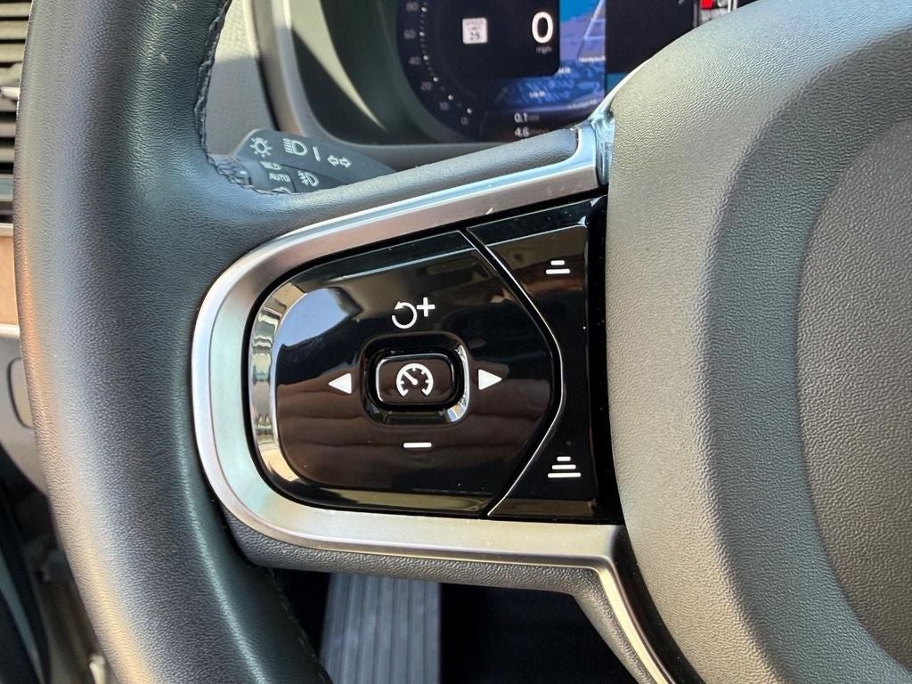 2024 Volvo XC90 B6 Plus Bright Theme