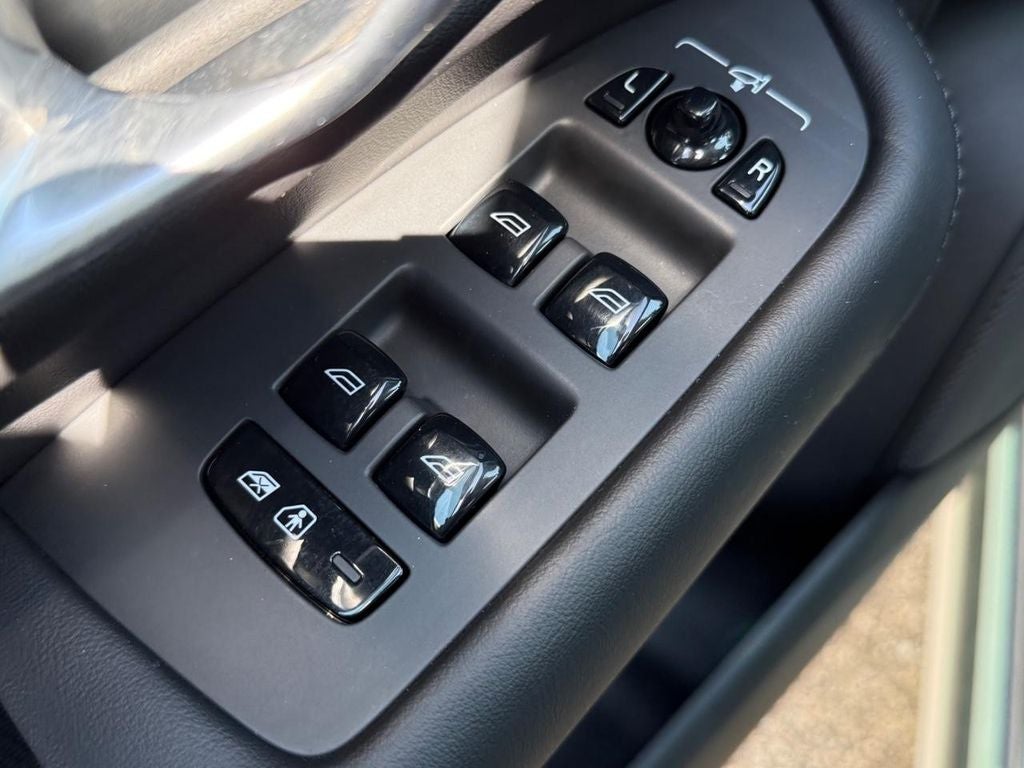 2024 Volvo XC90 B6 Plus Bright Theme