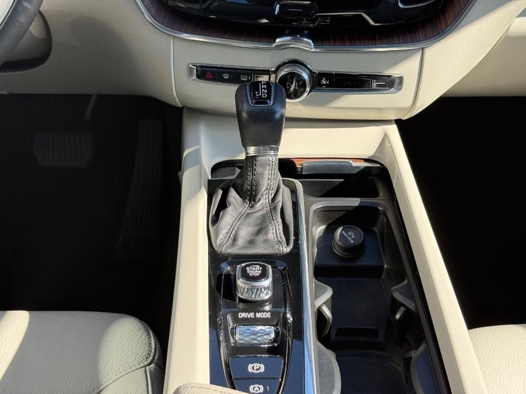 2021 Volvo XC60 T5 Momentum