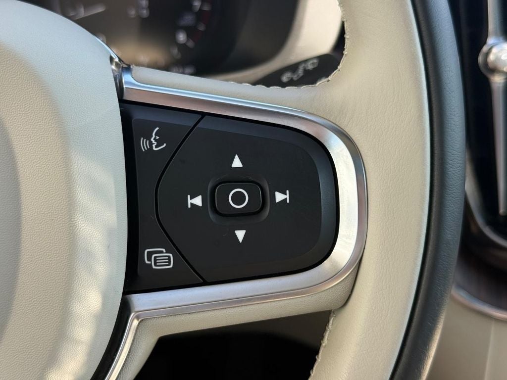 2021 Volvo XC60 T5 Momentum