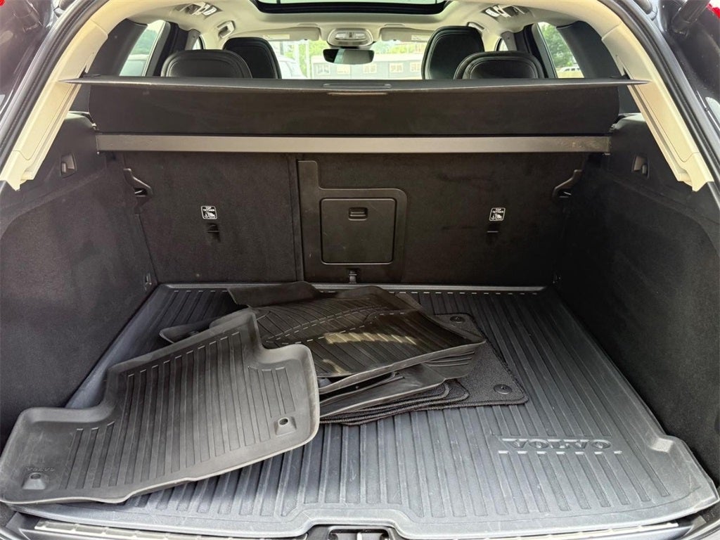 2023 Volvo XC60 B5 Plus Bright Theme