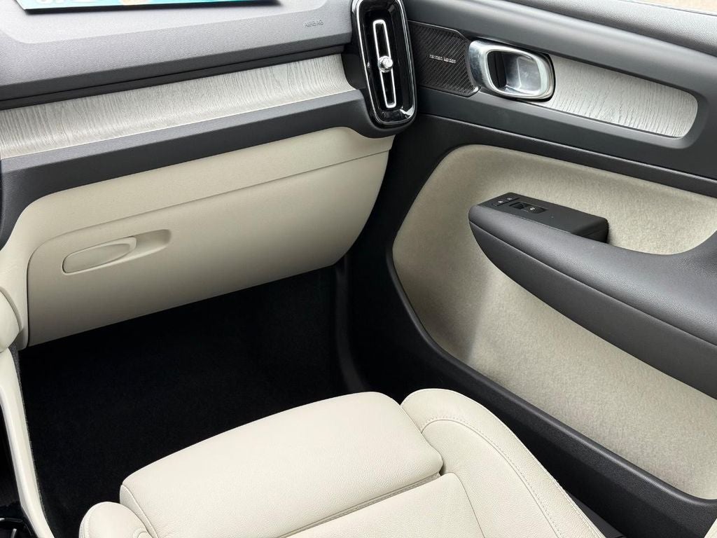 2023 Volvo XC40 Ultimate