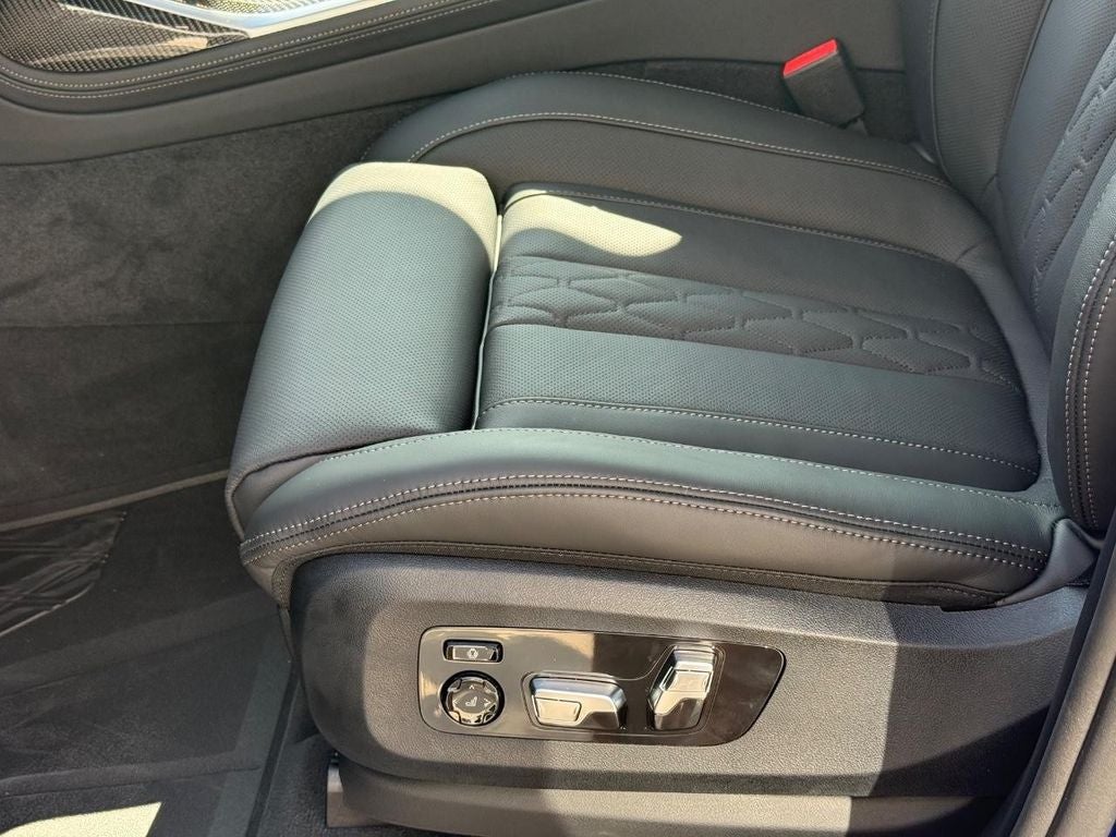 2027 BMW X7 M60i