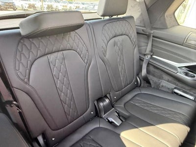 2027 BMW X7 M60i