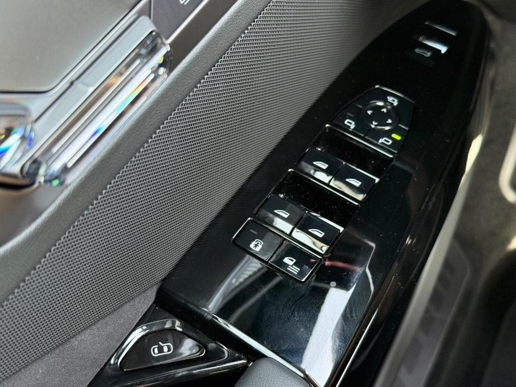 2027 BMW 740i Base