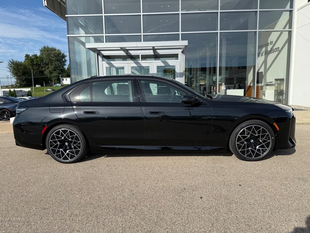 2027 BMW 740i Base