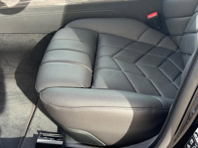 2027 BMW 740i Base