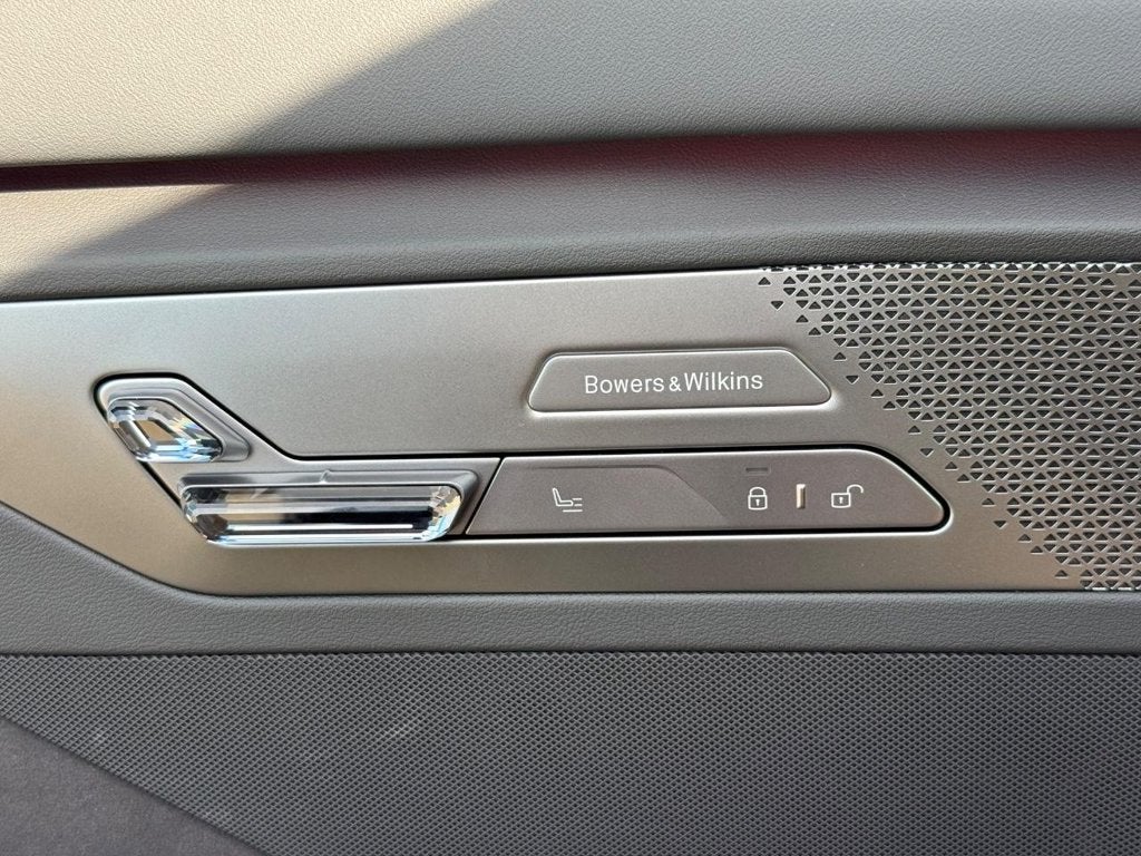 2027 BMW 740i Base