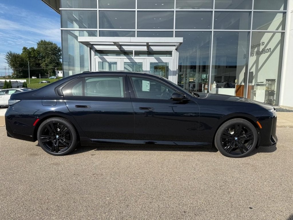 2027 BMW 740i Base